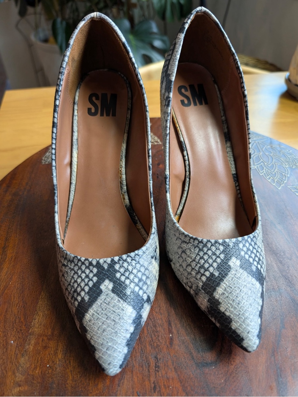 Women's Snake-Print Pointed Toe Pumps in Gray